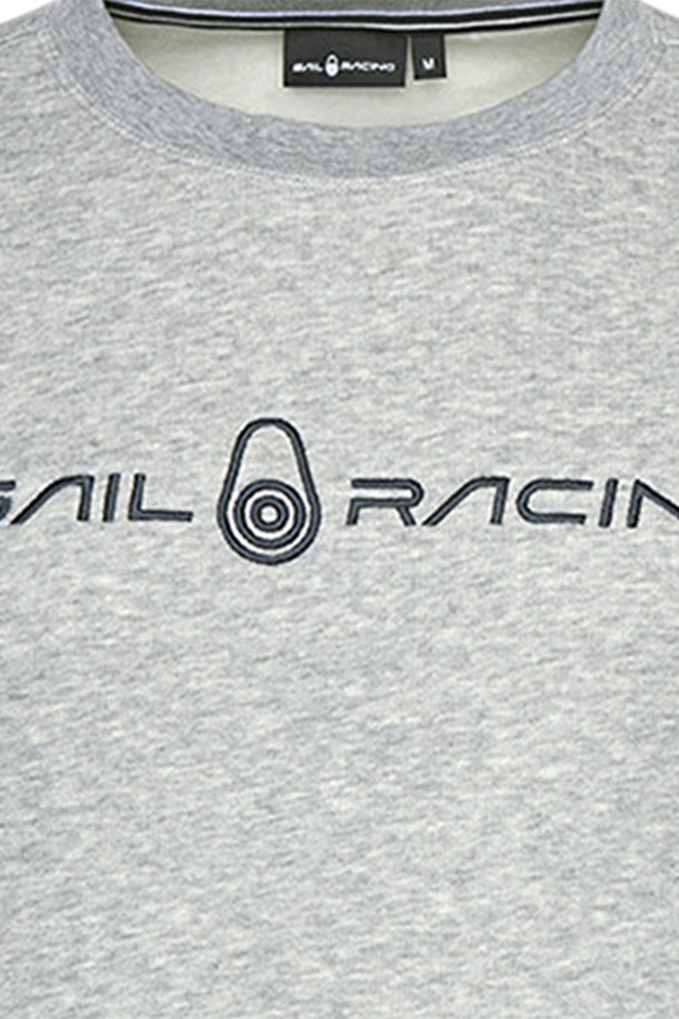 **BOWMAN SWEATER_925 (보우먼 스웨터_925)**는 남성을 위한 베이직하고 캐주얼한 스타일의 상의입니다. 부드러운 촉감의 면 소재로 제작되었으며, 가을과 겨울에 따뜻하게 착용하기 좋습니다. 레귤러 핏에 라운드넥 디자인으로 편안한 착용감을 제공합니다. 그레이 컬러에 로고 프린팅으로 포인트를 더했으며, 두꺼운 두께감과 긴 소매 기장으로 보온성을 높였습니다. 캐주얼, 클래식, 미니멀 스타일을 즐겨 입는 분들에게 추천합니다.
