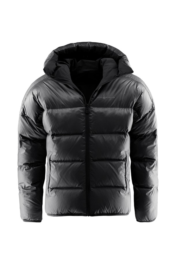 THUNDER REVERSIBLE JACKET(썬더 리버시블 재킷)은 일상, 여행, 산책 등 다양한 상황에서 활용하기 좋은 남녀 공용 점퍼입니다. 봄, 가을에 적합하며, 스포티하고 캐주얼한 스타일을 연출할 수 있습니다. 무지 디자인에 블랙 컬러로, 어떤 옷에도 쉽게 매치할 수 있습니다. 얇은 두께의 나일론 소재와 부드러운 촉감, 방수 및 방풍 기능으로 편안함과 실용성을 동시에 제공합니다. 리버시블 디자인으로 두 가지 스타일을 즐길 수 있는 레귤러핏 기장의 긴소매 집업 재킷입니다.
