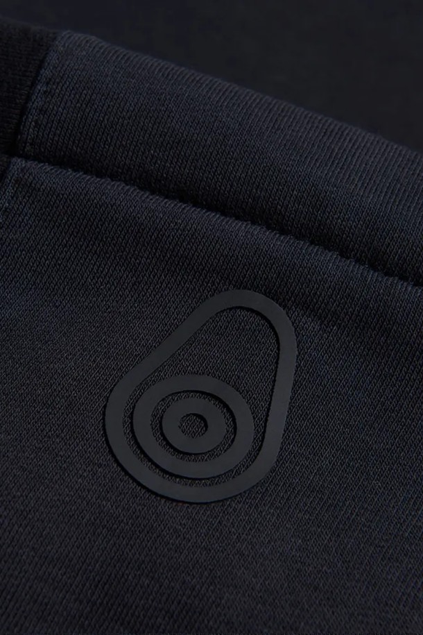 BOWMAN LOGO HOOD(999)는 캐주얼 및 스트리트 스타일을 위한 후드 티셔츠입니다. 남녀 모두 착용 가능하며, 봄, 가을, 겨울에 입기 좋은 두꺼운 면 소재로 제작되었습니다. 블랙 컬러에 로고 패턴이 특징이며, 레귤러 핏과 긴 소매 기장으로 편안한 착용감을 선사합니다. 부드러운 촉감과 후드 디자인이 돋보이는, 일상생활에 적합한 아이템입니다.
