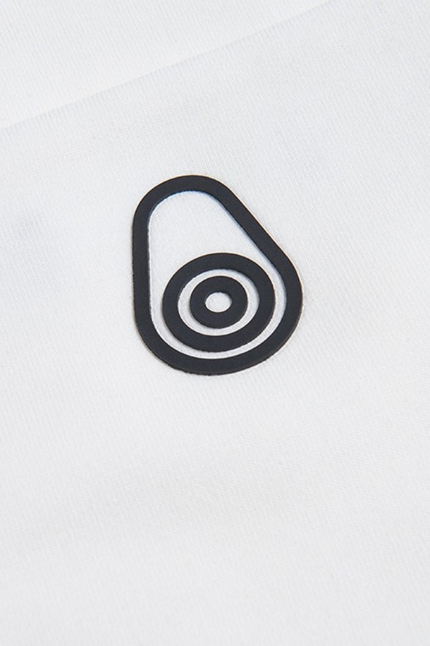 W BEAM TOP_120 티셔츠는 스포티하고 캐주얼한 스타일을 연출하며, 봄, 여름 시즌에 적합합니다. 면, 폴리에스터 혼방 소재로 제작되었으며, 가슴 부분 메쉬 패널 디자인과 상단 및 뒷면 요크 블록 로고가 특징입니다. 운동 또는 일상 생활에서 편안하게 착용할 수 있으며, Storm White, Nature Green, Rose Pink, Carbon 네 가지 색상으로 제공되는 여성용 크롭 기장의 반소매 라운드넥 티셔츠입니다.
