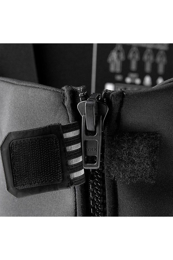 SR90 네오 PFD_999는 수상 스포츠와 세일링에 적합한 남녀 공용 구명조끼입니다. 블랙 색상의 레귤러 핏으로, 여름철 휴가, 리조트, 바캉스룩에 잘 어울리는 스포티한 스타일을 연출합니다. 두꺼운 두께의 네오프렌 소재로 제작되었으며, 민소매 디자인과 라운드넥이 특징입니다. 조절 가능한 스트랩과 안전 버클, 방수, 부력, 보호 기능을 갖춰 안전한 수상 활동을 지원합니다.
