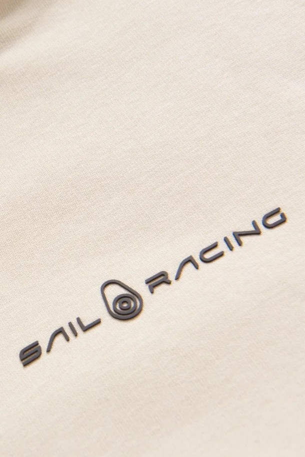 BOWMAN LOGO HOOD(115)는 아이보리, 베이지 색상으로 출시된 공용 후드티입니다. 봄, 가을, 겨울 계절에 착용하기 좋으며, 베이직하고 캐주얼한 스타일을 연출할 수 있습니다. 면 소재로 제작되어 부드러운 촉감을 선사하며, 레귤러핏에 레귤러 기장으로 편안하게 착용 가능합니다. 로고 프린트가 돋보이는 캐주얼, 미니멀 스타일의 긴소매 후드티입니다.
