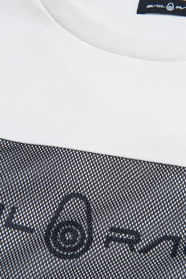 W BEAM TOP_120 티셔츠는 스포티하고 캐주얼한 스타일을 연출하며, 봄, 여름 시즌에 적합합니다. 면, 폴리에스터 혼방 소재로 제작되었으며, 가슴 부분 메쉬 패널 디자인과 상단 및 뒷면 요크 블록 로고가 특징입니다. 운동 또는 일상 생활에서 편안하게 착용할 수 있으며, Storm White, Nature Green, Rose Pink, Carbon 네 가지 색상으로 제공되는 여성용 크롭 기장의 반소매 라운드넥 티셔츠입니다.
