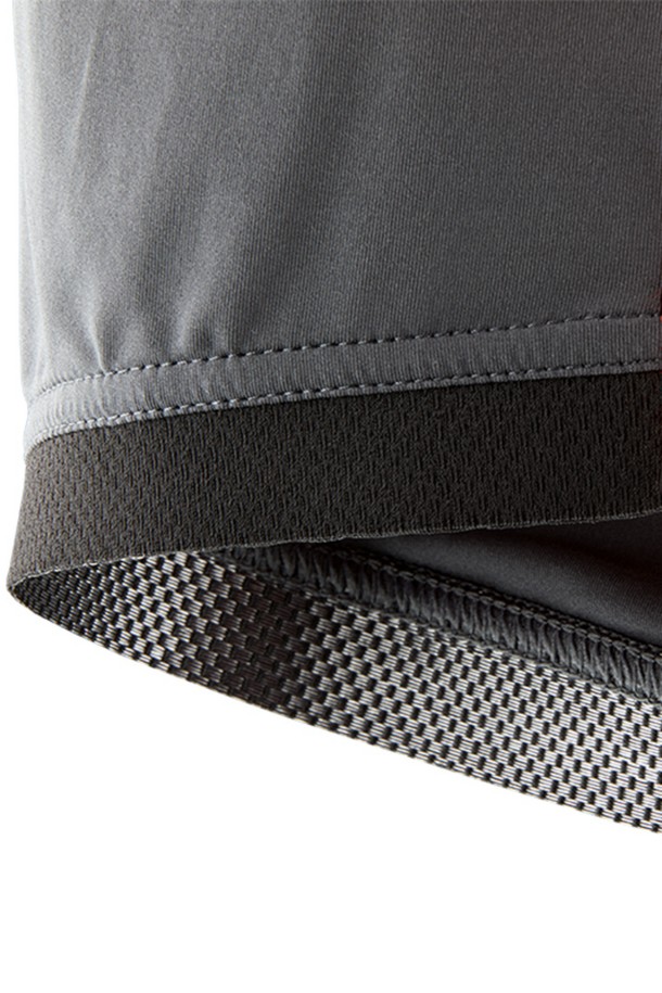 REFERENCE LS 래쉬가드_490은 수영, 서핑, 물놀이를 위한 여름철 필수 아이템입니다. 스포티한 스타일의 슬림핏 래쉬가드로, 자외선 차단 기능과 속건 기능, 뛰어난 신축성을 갖춘 수영복 전용 소재로 제작되었습니다. 부드러운 촉감의 무지 디자인에 긴 소매 기장으로 활동성을 높였습니다. 레드 컬러의 라운드넥 래쉬가드는 휴가룩, 여름 바캉스룩에 완벽하게 어울립니다.
