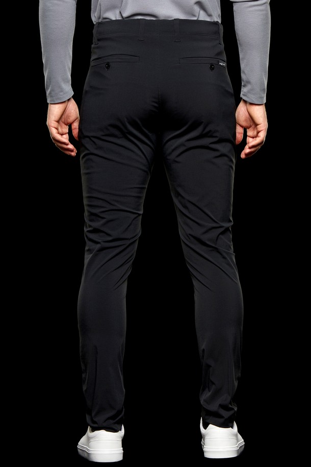 RACE CHINO_785는 남성용 치노 스타일의 긴 바지입니다. 봄, 가을에 적합하며, 캐주얼, 베이직, 클래식, 미니멀 스타일을 연출할 수 있습니다. 카키, 올리브 두 가지 색상으로 제공되며, 레귤러핏 디자인에 면 소재로 제작되었습니다. 무지 패턴의 보통 두께 바지로, 일상생활에서 편안하게 착용할 수 있습니다.
