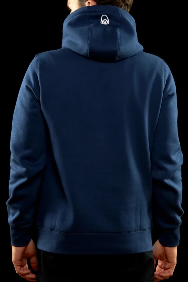 BOWMAN LOGO HOOD(685)는 부드러운 면 소재로 제작되어 편안한 착용감을 제공하는 후드 티셔츠입니다. 네이비 색상에 로고 패턴이 돋보이며, 캐주얼, 스포티, 미니멀 스타일을 연출하기 좋습니다. 가을, 겨울 시즌에 어울리는 두꺼운 두께감으로 보온성을 높였으며, 레귤러 핏과 긴소매 디자인으로 활동성을 더했습니다. 일상생활에서 폭넓게 활용할 수 있는 실용적인 아이템입니다.
