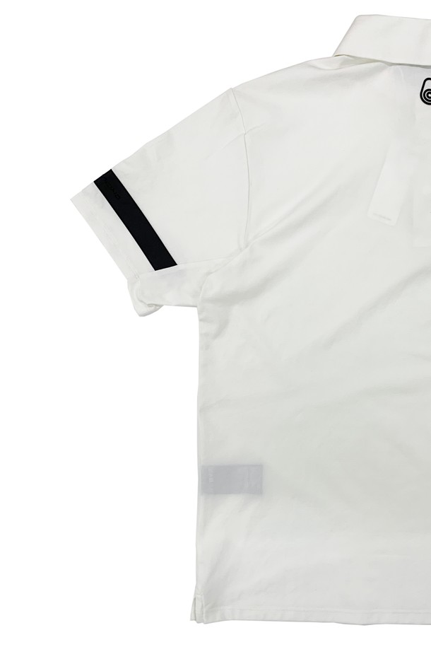 BOWMAN TECH POLO(바우먼 테크 폴로)는 남성용 폴로 티셔츠로, 베이직하고 캐주얼한 스타일을 연출합니다. 봄, 여름 시즌에 적합하며, 얇고 부드러운 면 소재에 테크 소재를 더해 편안한 착용감을 선사합니다. 레귤러핏 반소매 디자인과 무지 패턴, 폴로넥이 특징이며, 출근룩 및 비즈니스 캐주얼, 캐주얼, 클래식, 미니멀 스타일 모두에 잘 어울립니다. 깔끔하고 세련된 스타일을 완성하고 싶은 남성분들께 추천합니다.
