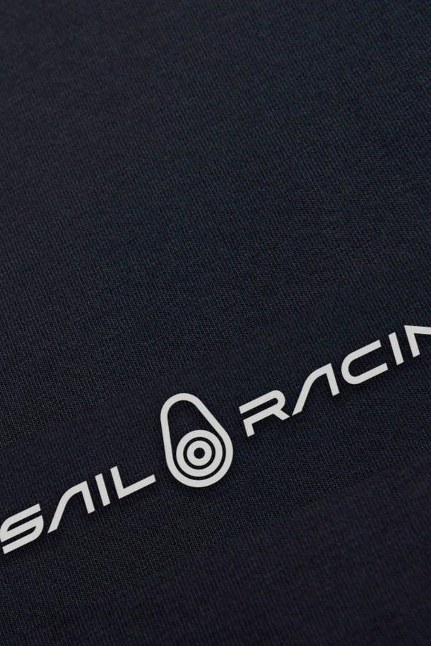 BOWMAN ROUND TEE(999)는 편안한 착용감을 선사하는 블랙 컬러의 라운드넥 반소매 티셔츠입니다. 봄, 여름 시즌에 적합하며, 부드러운 면 소재로 제작되어 얇고 가벼운 두께감을 자랑합니다. 미니멀하고 베이직한 스타일로, 심플한 디자인과 레귤러핏으로 제작되어 데일리 캐주얼룩에 활용하기 좋습니다. 다양한 하의와 쉽게 매치하여 편안하고 스타일리시한 룩을 연출할 수 있습니다.
