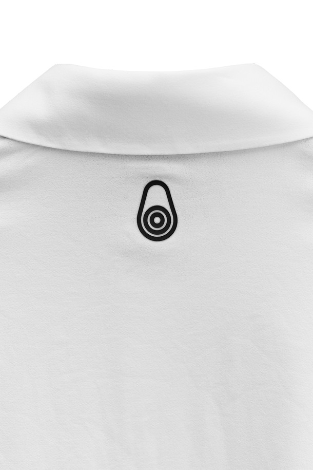 BOWMAN TECH POLO(바우먼 테크 폴로)는 남성용 폴로 티셔츠로, 베이직하고 캐주얼한 스타일을 연출합니다. 봄, 여름 시즌에 적합하며, 얇고 부드러운 면 소재에 테크 소재를 더해 편안한 착용감을 선사합니다. 레귤러핏 반소매 디자인과 무지 패턴, 폴로넥이 특징이며, 출근룩 및 비즈니스 캐주얼, 캐주얼, 클래식, 미니멀 스타일 모두에 잘 어울립니다. 깔끔하고 세련된 스타일을 완성하고 싶은 남성분들께 추천합니다.
