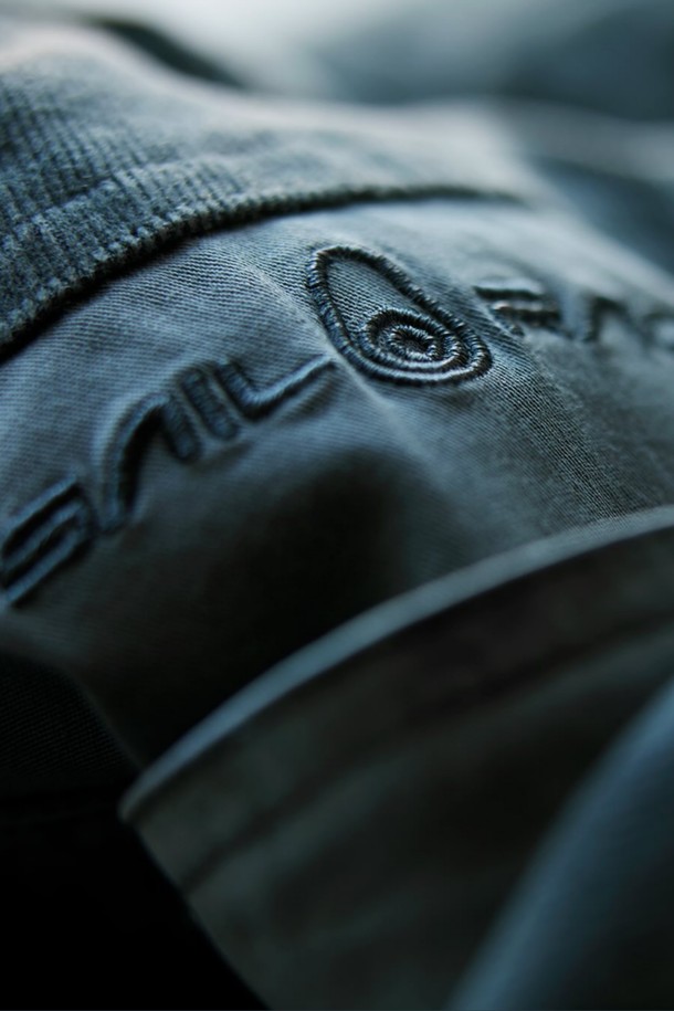 남성용 BLOCKED CORDUROY SHORTS(617)는 봄, 여름 시즌에 적합한 캐주얼 스타일의 코듀로이 반바지입니다. 레귤러핏으로 편안하게 떨어지며, 얇은 두께감과 뻣뻣한 촉감이 특징입니다. 그린 컬러의 무지 디자인에 블록 디자인이 더해져, 개성 있는 스타일을 연출합니다.
