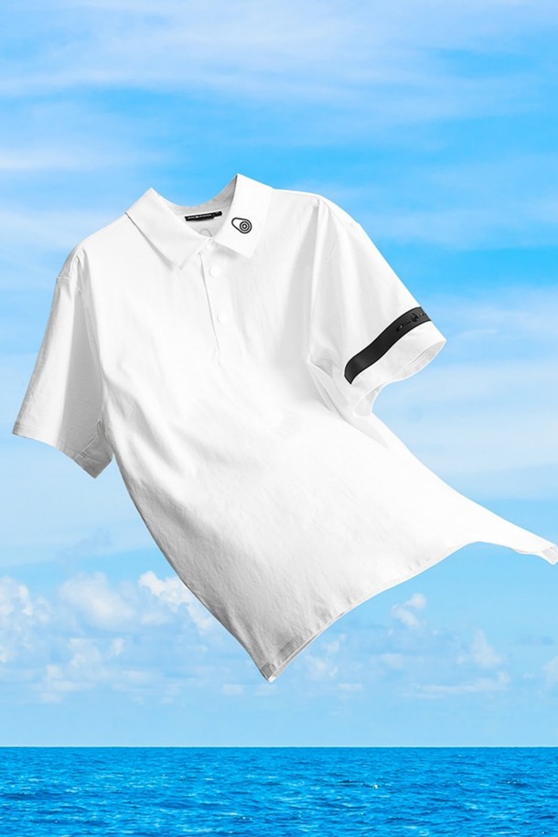 BOWMAN TECH POLO(바우먼 테크 폴로)는 남성용 폴로 티셔츠로, 베이직하고 캐주얼한 스타일을 연출합니다. 봄, 여름 시즌에 적합하며, 얇고 부드러운 면 소재에 테크 소재를 더해 편안한 착용감을 선사합니다. 레귤러핏 반소매 디자인과 무지 패턴, 폴로넥이 특징이며, 출근룩 및 비즈니스 캐주얼, 캐주얼, 클래식, 미니멀 스타일 모두에 잘 어울립니다. 깔끔하고 세련된 스타일을 완성하고 싶은 남성분들께 추천합니다.
