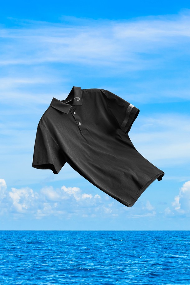 BOWMAN TECH POLO(999)는 남성용 폴로넥 반소매 티셔츠입니다. 블랙 컬러의 무지 디자인으로, 베이직하고 캐주얼한 스타일을 연출합니다. 봄, 여름 시즌에 적합하며, 얇고 부드러운 폴리에스테르 소재로 제작되어 흡습 및 속건 기능을 제공합니다. 레귤러핏으로 편안하게 착용할 수 있으며, 캐주얼 및 미니멀 스타일을 즐기는 분들께 추천합니다.
