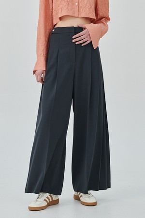 WIDE LEG SIDE TUCK PANTS