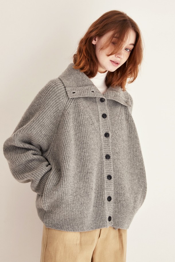 Snug.U - 스웨터 - TURTLE NECK MERINO WOOL CARDIGAN