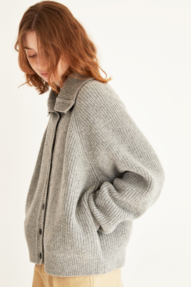 Snug.U - 스웨터 - TURTLE NECK MERINO WOOL CARDIGAN