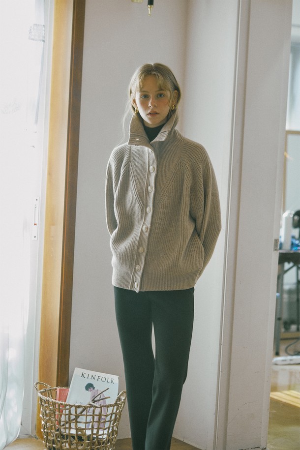 Snug.U - 스웨터 - TURTLE NECK WOOL CARDIGAN