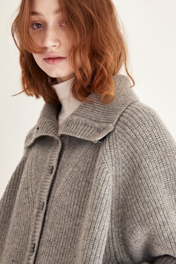 Snug.U - 스웨터 - TURTLE NECK MERINO WOOL CARDIGAN