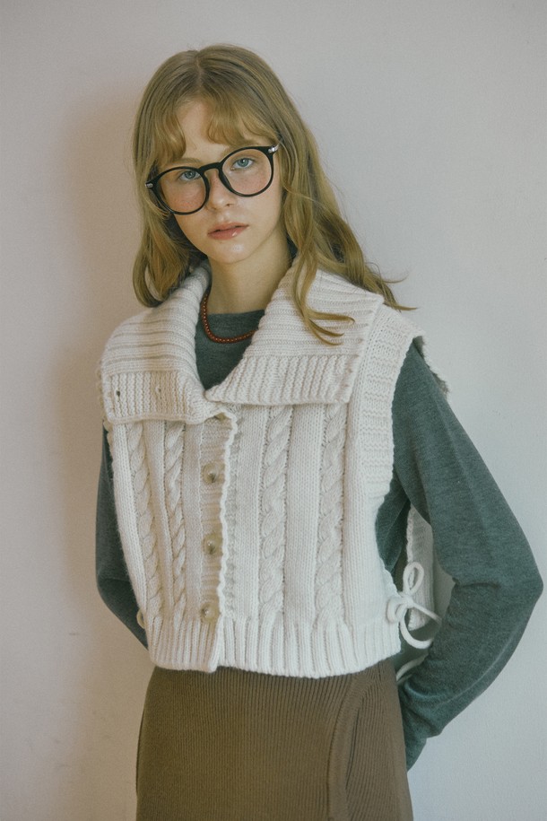 Snug.U - 스웨터 - Wool Ribbon Shoulder Cape Vest