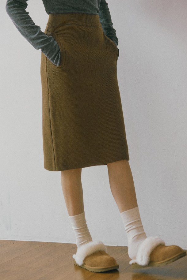 Snug.U - 스웨터 - Pocket Span Midi Knit Skirt