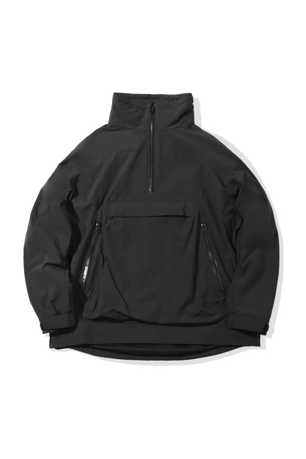 남녀 공용의 컨버트 아노락은 블랙 색상으로, 봄, 가을에 입기 좋은 스포티하고 캐주얼한 스타일입니다. 나일론 소재의 레귤러 핏 아노락은 탈부착 가능한 후드와 3D 앞주머니, 사이드 지퍼, 손목과 허리 벨크로 조절, 등판 엠블럼 프린트, 방수 지퍼, 스트링 스토퍼 디테일을 갖추고 있습니다. 방수 기능과 사이즈 조절 기능이 있는 이 아노락은 아웃도어 활동은 물론 일상복으로도 손색없습니다.

