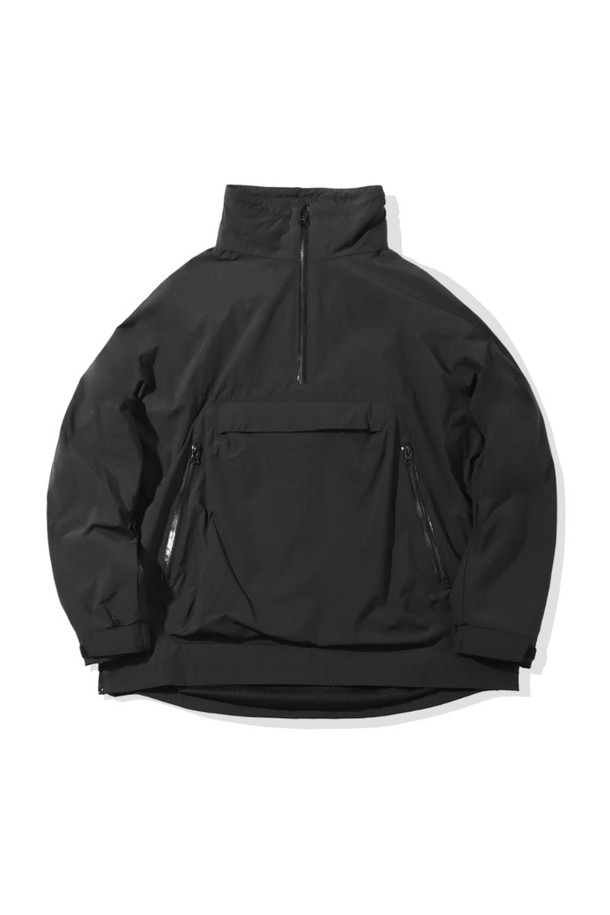 남녀 공용의 컨버트 아노락은 블랙 색상으로, 봄, 가을에 입기 좋은 스포티하고 캐주얼한 스타일입니다. 나일론 소재의 레귤러 핏 아노락은 탈부착 가능한 후드와 3D 앞주머니, 사이드 지퍼, 손목과 허리 벨크로 조절, 등판 엠블럼 프린트, 방수 지퍼, 스트링 스토퍼 디테일을 갖추고 있습니다. 방수 기능과 사이즈 조절 기능이 있는 이 아노락은 아웃도어 활동은 물론 일상복으로도 손색없습니다.
