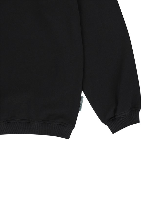 바라클라바 디터쳐블 퀼티드 풀오버는 남성용 상의로, 탈부착 가능한 후드가 특징인 맨투맨/스웨트셔츠입니다. 면과 폴리에스테르 혼방 소재에 퀼팅 안감을 더해 가을, 겨울 시즌에 따뜻하게 착용할 수 있으며, 블랙, 카키, 미드그레이 세 가지 색상으로 만나보실 수 있습니다. 레귤러핏에 긴 소매, 여유로운 넥라인과 소매 및 밑단 시보리 처리가 돋보이는 반빈티지 스타일의 데일리 아이템입니다.
