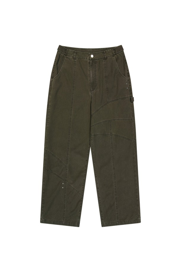 OG 쉴드 코튼 소재로 제작된 브라운 색상의 남성용 카펜터 팬츠입니다. 캐주얼 및 워크웨어 스타일 연출에 용이하며, 봄, 가을에 입기 적합한 두께감과 레귤러핏으로 편안한 착용감을 제공합니다. 메탈 지퍼, 히든 스냅, 해머 루프, 아일렛 디테일과 피그먼트 워싱이 특징입니다.
