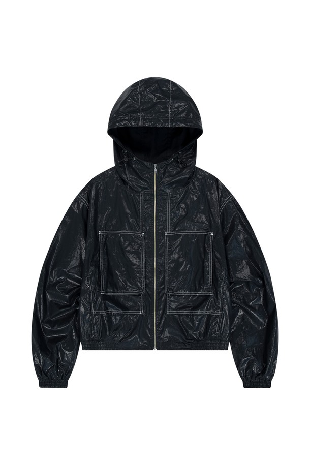 [W]코튼 크롭 후드 자켓은 블랙 색상의 여성용 후드 자켓입니다. 봄, 가을에 입기 좋은 얇은 면 소재로 제작되었으며, 캐주얼하고 스포티한 무드를 연출합니다. 크롭 기장의 레귤러 핏으로, 후드와 스트링 스토퍼, E-스트링, 리버스 지퍼 디테일이 돋보이는 무지 패턴의 긴소매 집업 아우터입니다.
