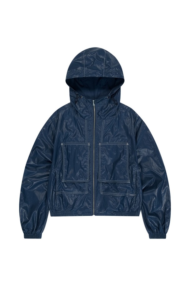 [W]코튼 크롭 후드 자켓-블루는 얇은 면 소재로 제작된 여성용 후드 자켓입니다. 블루 색상의 무지 패턴으로, 캐주얼하고 스포티한 스타일을 연출할 수 있으며, 크롭 기장과 레귤러핏으로 디자인되었습니다. 봄, 가을에 일상복으로 착용하기 좋으며, 스트링 스토퍼, E-스트링, 리버스 지퍼, 후드 디테일이 특징입니다.
