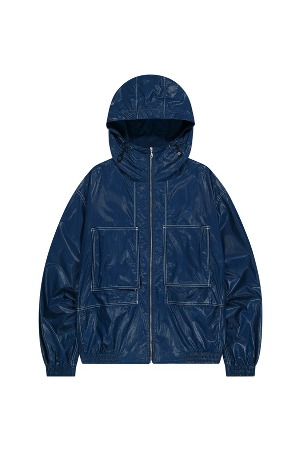 유니섹스 스타일의 코튼 크롭 후드 자켓입니다. 얇은 면 소재로 제작되었으며, 블루 색상의 무지 패턴이 특징입니다. 봄, 가을에 입기 좋으며, 캐주얼하고 스포티한 무드를 연출할 수 있는 레귤러핏의 긴소매 집업 스타일 아우터입니다.
