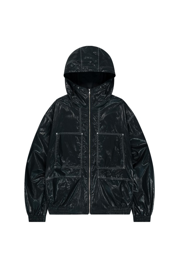 캐주얼하고 스포티한 무드의 코튼 크롭 후드 자켓입니다. 봄, 가을에 입기 좋은 얇은 두께의 면 소재로 제작되었으며, 블랙 색상으로 어떤 스타일에도 잘 어울립니다. E-스트링 리버스 지퍼와 스트링 스토퍼, 후드 디테일이 돋보이는 유니섹스 레귤러핏 제품입니다.
