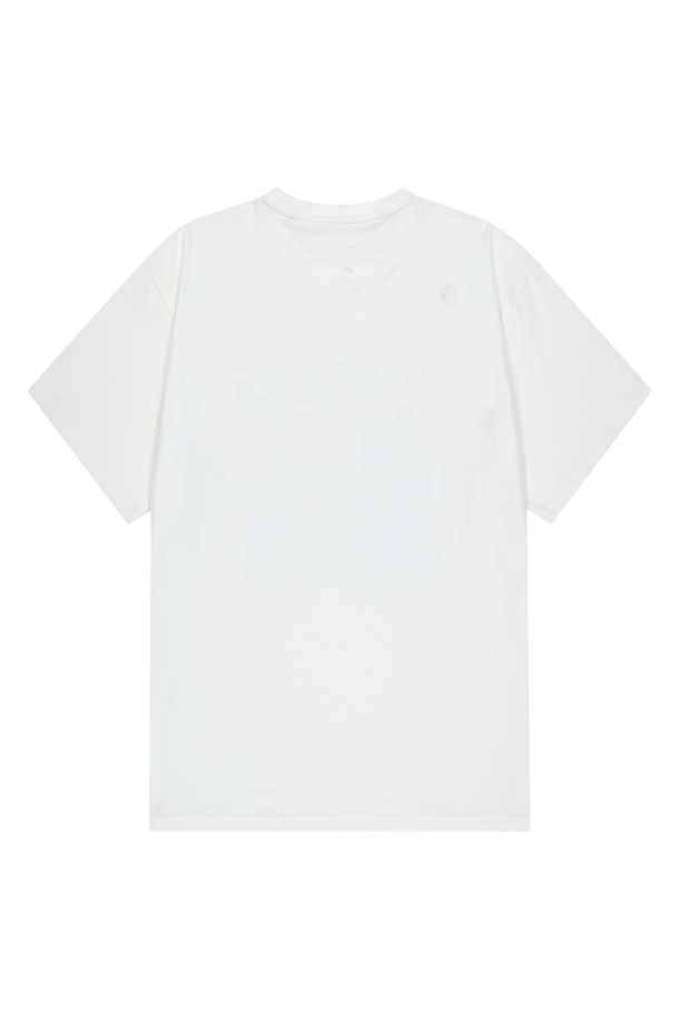 OG 쉴드 그래픽 숏 슬리브 티셔츠는 남녀 모두에게 잘 어울리는 화이트 컬러의 티셔츠입니다. 면과 폴리에스테르 혼방 소재로 제작되었으며, 실드 그래픽 디자인과 로고 자수가 특징입니다. 봄, 여름철 일상복으로 활용하기 좋으며, 스포티하면서도 캐주얼한 스타일을 연출할 수 있습니다.
