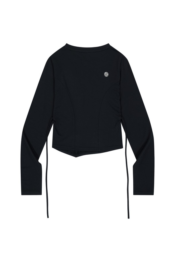 데일리로 활용하기 좋은 블랙 컬러의 셔링 크롭 롱 슬리브 티셔츠입니다. 얇고 부드러운 레이온, 폴리에스테르, 폴리우레탄 혼방 소재로 제작되었으며, 슬림핏 디자인에 셔링 디테일과 슬릿이 더해져 모던하고 미니멀한 무드를 연출합니다. 라운드넥 디자인의 긴소매 티셔츠로, 봄, 가을에 적합합니다.
