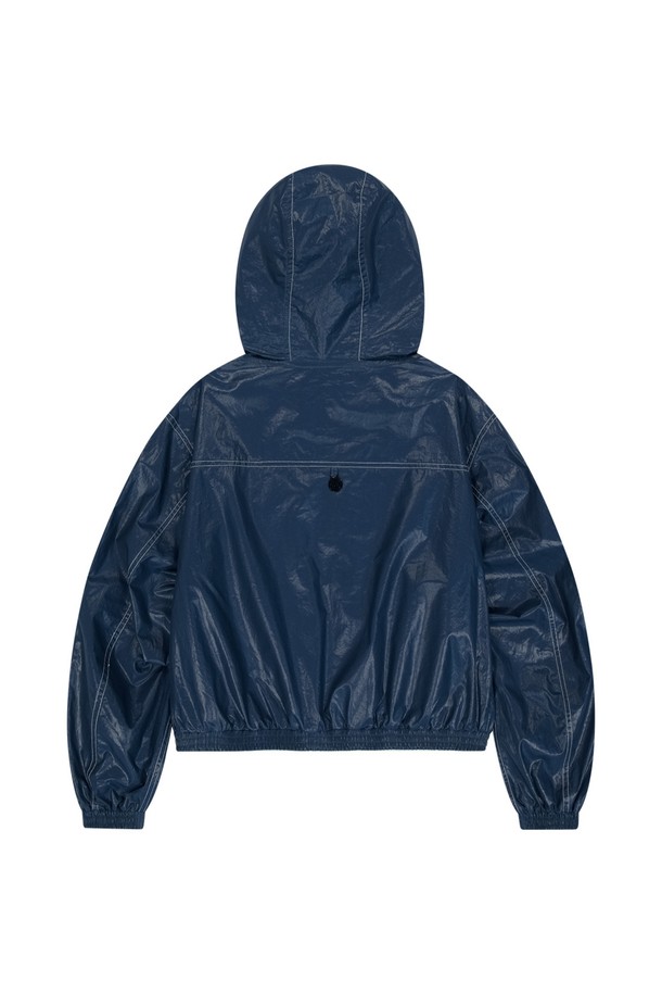 [W]코튼 크롭 후드 자켓-블루는 얇은 면 소재로 제작된 여성용 후드 자켓입니다. 블루 색상의 무지 패턴으로, 캐주얼하고 스포티한 스타일을 연출할 수 있으며, 크롭 기장과 레귤러핏으로 디자인되었습니다. 봄, 가을에 일상복으로 착용하기 좋으며, 스트링 스토퍼, E-스트링, 리버스 지퍼, 후드 디테일이 특징입니다.
