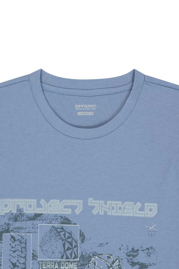 OG 쉴드 다트 숏 슬리브 티셔츠는 다크 블루 색상의 남성용 티셔츠로, 봄, 여름철 일상에서 편안하게 착용하기 좋습니다. 면, 폴리에스테르 혼방 소재로 제작되었으며 쉴드 그래픽 프린트와 로고 자수가 포인트입니다. 레귤러 핏의 라운드넥 디자인, 반소매 기장으로 캐주얼하면서도 스포티한 스타일을 연출할 수 있습니다.
