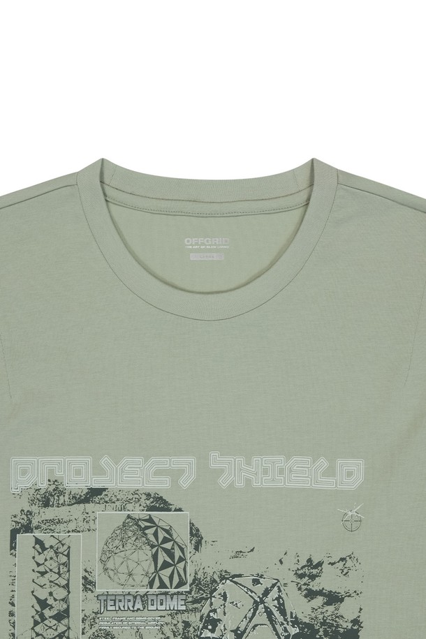 OG 쉴드 다트 숏 슬리브 티셔츠는 남성을 위한 카키 색상의 반소매 티셔츠로, 봄, 여름철 일상에서 캐주얼하고 스포티한 스타일을 연출하기에 좋습니다. 면과 폴리에스테르 혼방 소재로 제작되었으며, 실드 그래픽, 로고 자수, 텍스트 디테일이 돋보입니다. 레귤러 핏의 라운드넥 디자인에 2-니들 커버스티치로 마감되었습니다.
