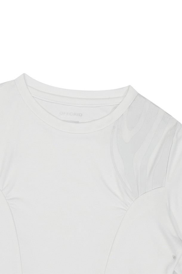 부드러운 레이온 혼방 소재로 제작된 화이트 컬러의 셔링 크롭 롱 슬리브 티셔츠입니다. 셔링 디테일과 아트워크 프린트가 포인트이며, 신축성 있는 원단으로 편안한 착용감을 제공합니다. 라운드넥 디자인에 크롭 기장으로, 봄, 가을 시즌에 베이직하게 활용하기 좋습니다.
