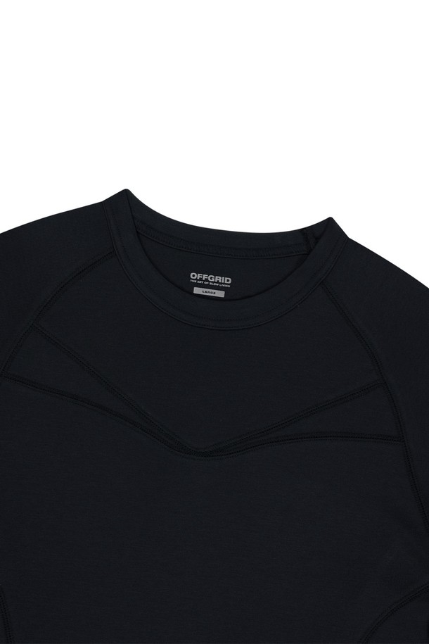 OG 쉴드 플래쉬 롱 슬리브 티셔츠는 부드러운 레이온, 폴리에스테르, 폴리우레탄 혼방 소재로 제작되어 편안한 착용감을 제공하며, 얇은 두께로 봄, 가을에 적합합니다. 블랙 색상의 무지 패턴과 쉴드 로고 프린트가 특징이며, 라운드넥 디자인의 레귤러 핏으로 일상 및 스포츠 활동에 활용하기 좋습니다. 흡습 기능이 있어 쾌적함을 유지해 주는 긴팔 티셔츠입니다.
