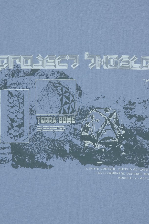 OG 쉴드 다트 숏 슬리브 티셔츠는 다크 블루 색상의 남성용 티셔츠로, 봄, 여름철 일상에서 편안하게 착용하기 좋습니다. 면, 폴리에스테르 혼방 소재로 제작되었으며 쉴드 그래픽 프린트와 로고 자수가 포인트입니다. 레귤러 핏의 라운드넥 디자인, 반소매 기장으로 캐주얼하면서도 스포티한 스타일을 연출할 수 있습니다.
