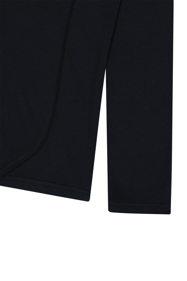 OG 쉴드 플래쉬 롱 슬리브 티셔츠는 부드러운 레이온, 폴리에스테르, 폴리우레탄 혼방 소재로 제작되어 편안한 착용감을 제공하며, 얇은 두께로 봄, 가을에 적합합니다. 블랙 색상의 무지 패턴과 쉴드 로고 프린트가 특징이며, 라운드넥 디자인의 레귤러 핏으로 일상 및 스포츠 활동에 활용하기 좋습니다. 흡습 기능이 있어 쾌적함을 유지해 주는 긴팔 티셔츠입니다.
