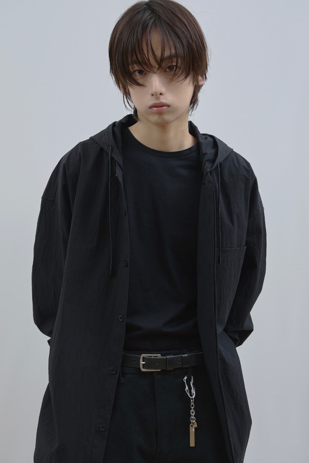 LAD(엘에이디) 메탈 키링 - 룰러 오브젝트는 메탈 소재로 제작된 공용 키링입니다. 실버 컬러의 심플한 디자인으로, 룰러 오브젝트 장식이 특징입니다. 열쇠고리 기능으로 일상생활에서 유용하게 사용 가능하며, 미니멀하고 클래식한 스타일을 연출합니다. 메탈 소재 특유의 견고함과 룰러 오브젝트의 독특한 디자인이 만나 개성 있는 포인트를 더합니다.
