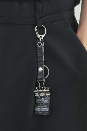스테이 큐리어스 레더 클립 키링_블랙