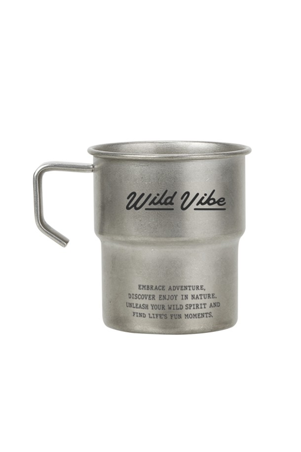 포 레스트, 캠핑 머그 (300ml) - 실버는 아웃도어 활동에 최적화된 캠핑 머그컵입니다. 튼튼한 스테인리스스틸 소재로 제작되어 내구성이 뛰어나고 파손될 위험이 적습니다. 빈티지 밀리터리 스타일과 프린팅 문구가 돋보이는 디자인으로, 밀리터리 감성을 자극합니다. 350ml 용량으로 실용성을 더하며, 실버와 카키 두 가지 색상으로 제공됩니다. 캠핑과 같은 아웃도어 활동 시, 포 레스트 캠핑 머그와 함께 특별한 시간을 만들어 보세요.
