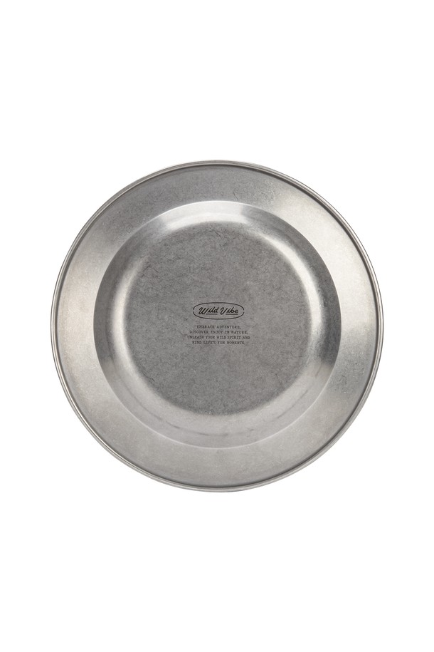 For Rest, Plate (L)는 캠핑과 아웃도어 활동에 적합한 스테인리스 스틸 소재의 캠핑용 식기입니다. 빈티지 실버 컬러와 로고, 프린트 무늬가 특징이며, 넉넉한 사이즈(L)로 제작되었습니다. 위생적인 스테인리스 스틸 구조로 제작되어 내구성이 뛰어나 야외에서 안심하고 사용할 수 있습니다. 캠핑 시 식사를 더욱 편리하고 스타일리시하게 즐길 수 있도록 디자인되었습니다.
