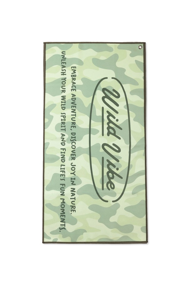 캠핑 샤워 타월 (카키/오렌지)는 아웃도어 활동에 최적화된 타월입니다. 흡습, 속건, 향균 기능을 갖춘 마이크로파이버 스웨이드 원단으로 제작되어 쾌적한 사용감을 제공합니다. 400x800mm 사이즈로 캠핑, 여행, 스포츠 등 다양한 용도로 활용 가능하며, 걸이용 홀과 휴대성을 높이는 지퍼백, 카라비너 디자인이 특징입니다. 카키와 오렌지 두 가지 색상으로, 프린트 무늬가 적용되었습니다. 내구성이 뛰어나 오랫동안 사용할 수 있습니다.
