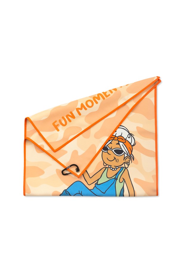 캠핑 샤워 타월 (카키/오렌지)는 폴리에스터와 나일론 혼방 소재로 제작되어 흡습, 속건, 항균 기능을 갖춘 경량 타월입니다. 부드러운 촉감과 양면 텍스처로 쾌적한 사용감을 선사하며, 캠핑, 여행, 피트니스, 일상생활에서 다양하게 활용할 수 있습니다. 지퍼백, 카라비너, 걸이용 홀이 있어 휴대 및 보관이 용이하며, 항균 기능으로 위생적인 사용이 가능합니다. 선물용으로도 적합한 내구성이 뛰어난 타월입니다. 카키와 오렌지 두 가지 색상으로 만나보세요.
