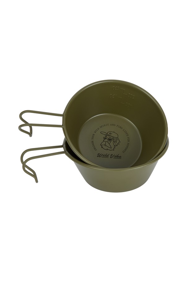 Forest, Set (포레스트 세트)는 캠핑과 아웃도어 활동에 적합한 식기 세트입니다. 올리브 및 카키 색상의 플라스틱 소재로 제작되었으며, 경량 및 접이식 기능을 갖춰 휴대성이 뛰어납니다. 접시와 그릇으로 구성되어 있으며, 밀리터리 스타일의 디자인이 특징입니다. 사계절 모두 사용 가능하며, 캠핑 전용 식기로 편리함을 더합니다.
