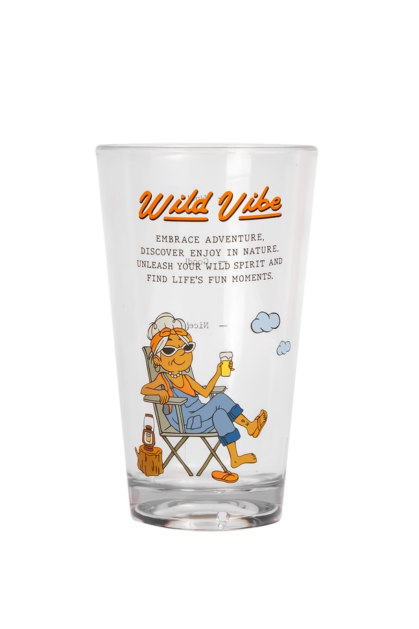 Mr.Wild&Mrs.Vibe 트라이탄 컵은 캠핑과 일상생활에서 유용하게 사용할 수 있는 473ml 용량의 미디엄 사이즈 컵입니다. 유리 같은 투명함과 뛰어난 내구성을 자랑하며, 세트 구성으로 제공되어 실용성을 더합니다. 컵 내 용량 측정 표시와 그립감 있는 디자인은 편의성을 높이며, 내충격성 소재인 트라이탄을 사용하여 안심하고 사용할 수 있습니다.
