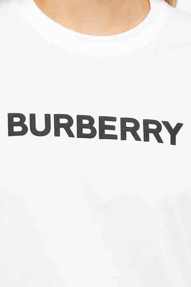 BURBERRY - 반소매 티셔츠 - 버버리 여성 로고 프린팅 라운드 코튼 화이트 반팔 8056724 A1464