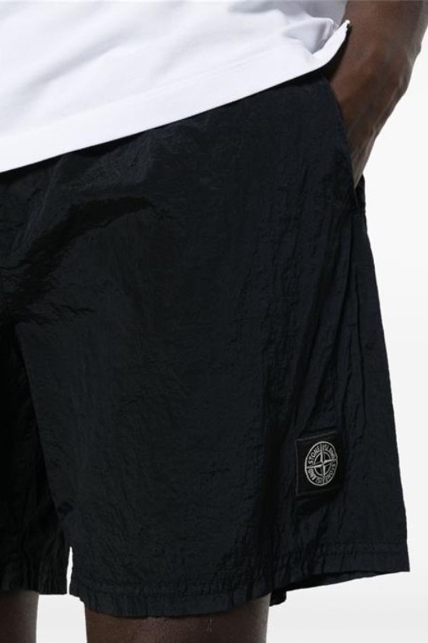 STONE ISLAND - 하프팬츠 - 스톤아일랜드 남성 로고 패치 나일론 반바지 네이비 8015B0943 A0020